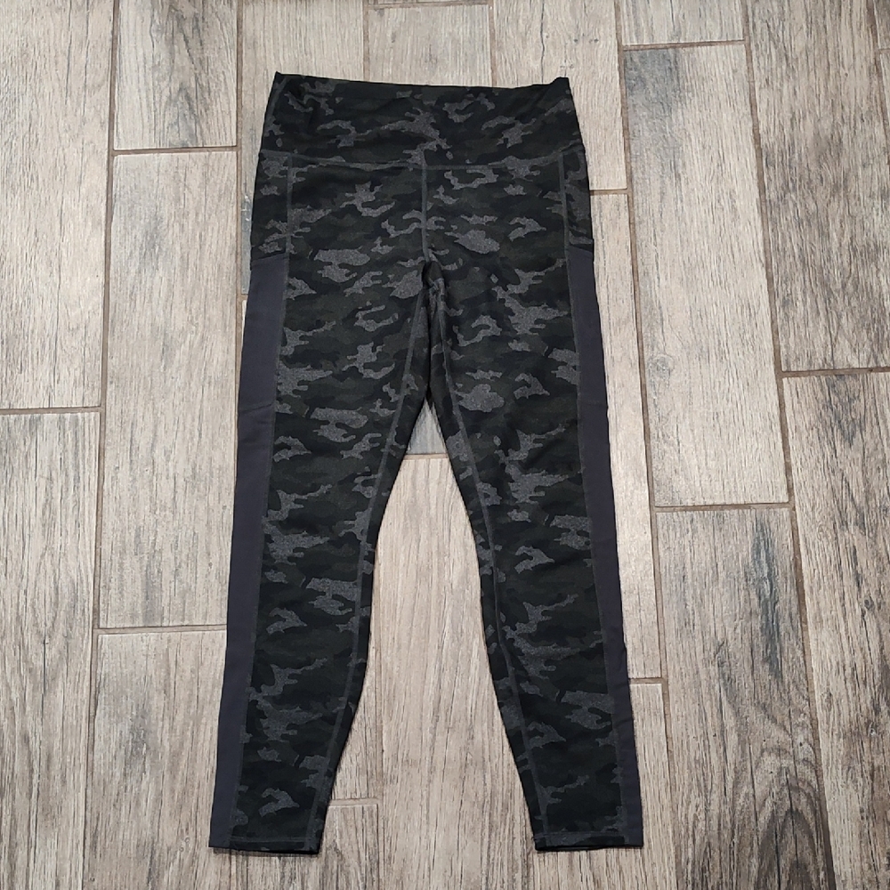 Fabletics Black Green Camo Leggings Mesh Pockets Size Large PowerHold